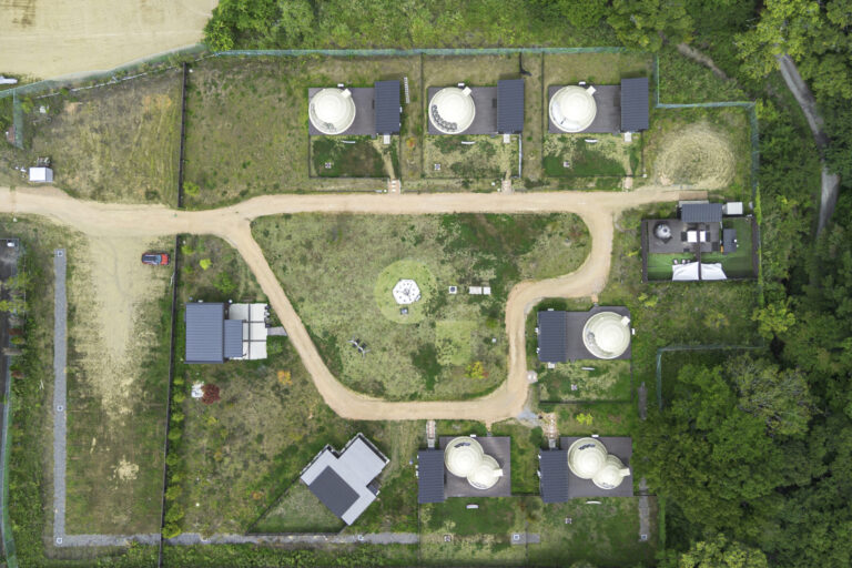 グランピング施設　ドローン俯瞰撮影